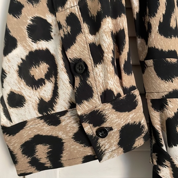 Leopard print, full length 3/4 length sleeves. Only worn one time, nearly new. - Picture 3 of 6